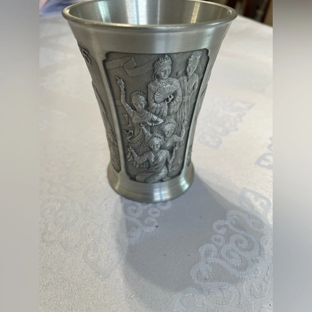 Singapore souvenir 97% Royal selangor Pewter high 4” 3” Diameter cup.